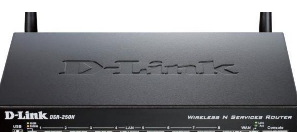 Router con dos antenas externas y una fila de puertos Ethernet.